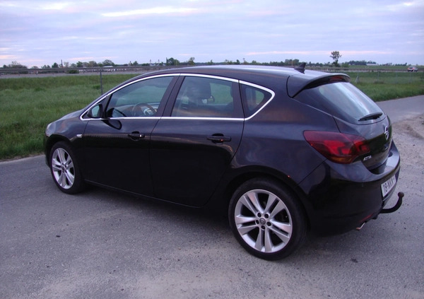 Opel Astra cena 23500 przebieg: 165800, rok produkcji 2010 z Syców małe 704